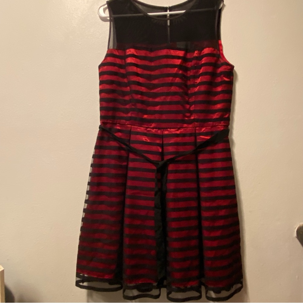 J. Taylor Striped Red and Black Kids Dress Size 14 Sleeveless Tie Back Zip Girls
